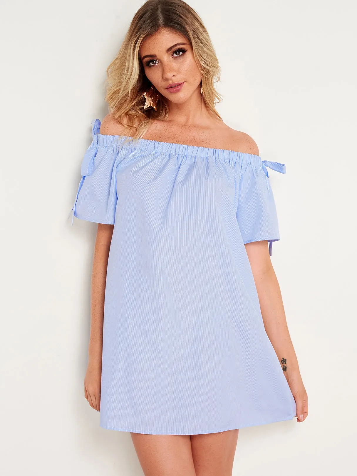 Wholesale Blue Off The Shoulder Short Sleeve Stripe Lace-Up Dresses