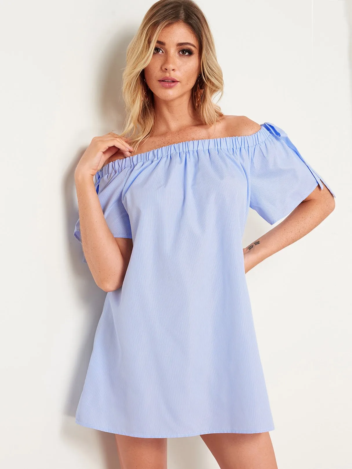 Wholesale Blue Off The Shoulder Short Sleeve Stripe Lace-Up Dresses